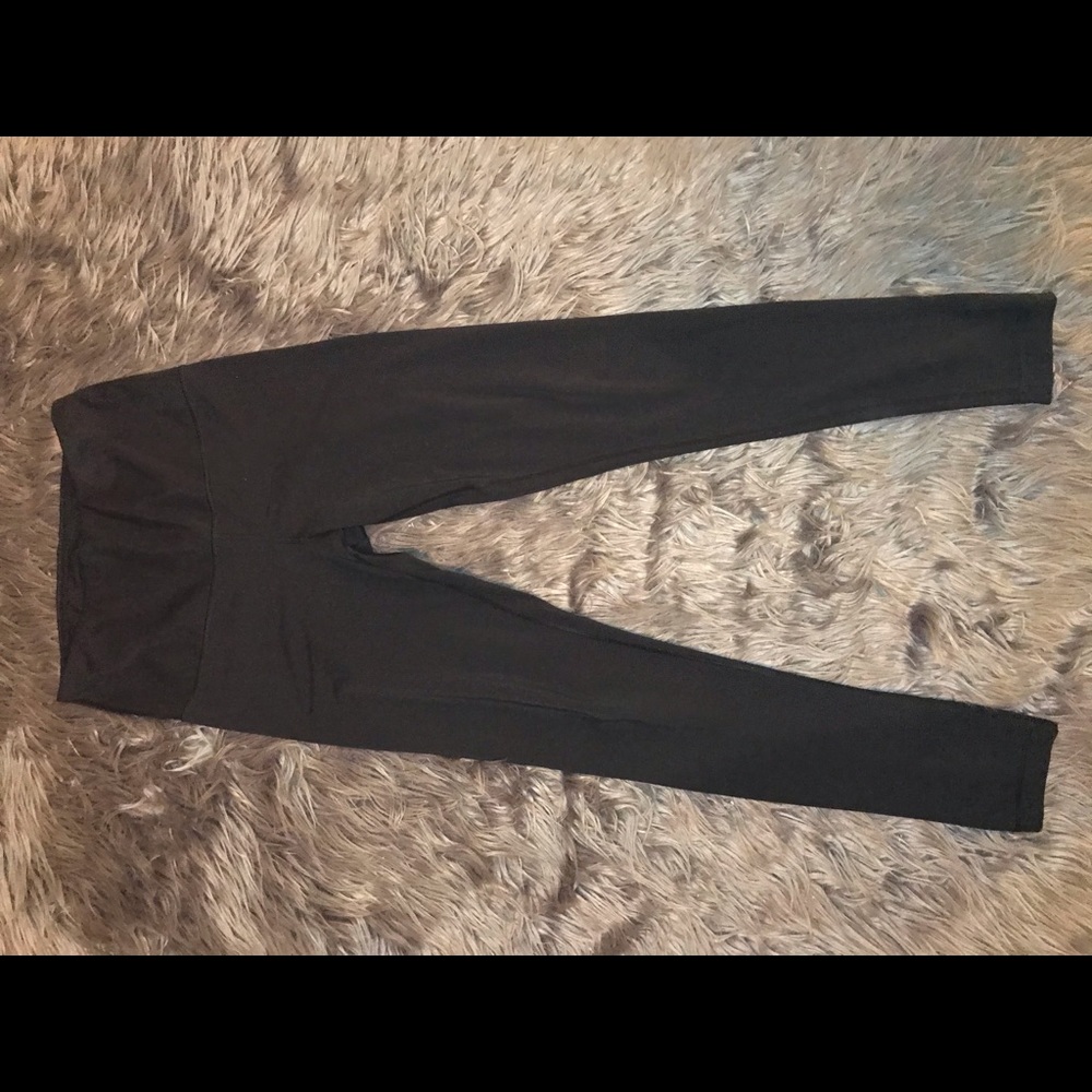 Black yoga leggings